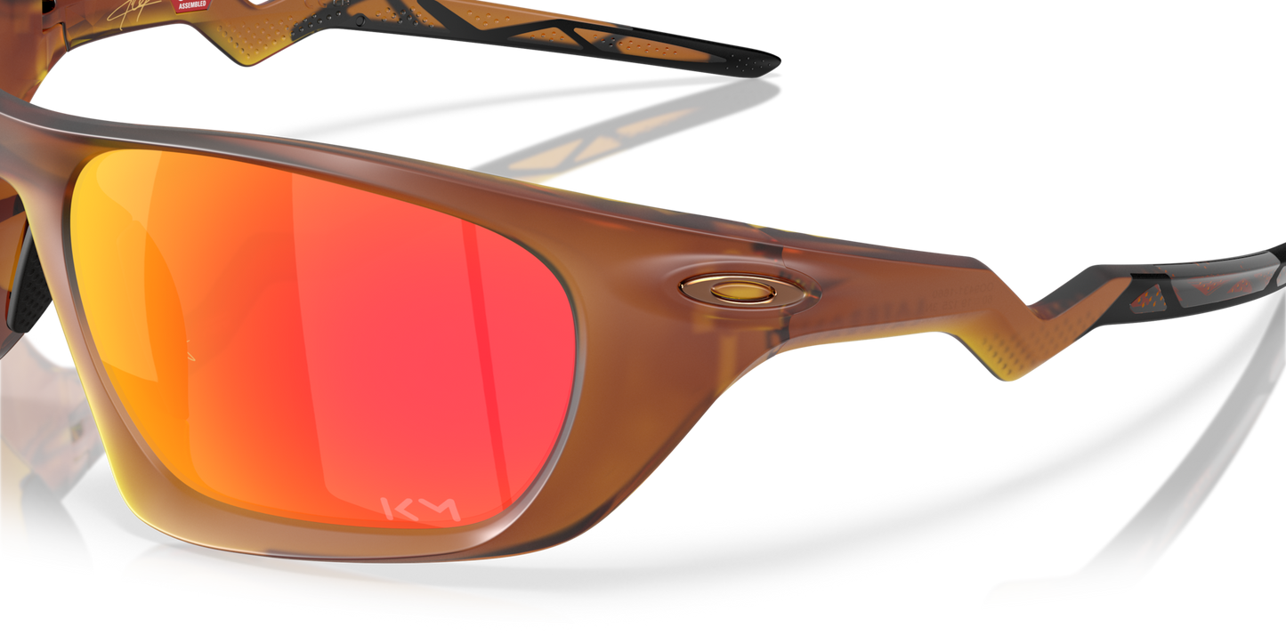 Oaakley Sulglass Kylian Mbappé Signature Series Lateralis prizm ruby Lense with matte dark amber Frame