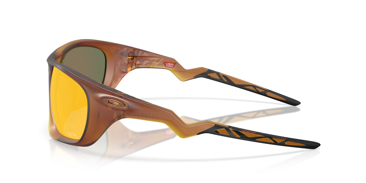 Oaakley Sulglass Kylian Mbappé Signature Series Lateralis prizm ruby Lense with matte dark amber Frame