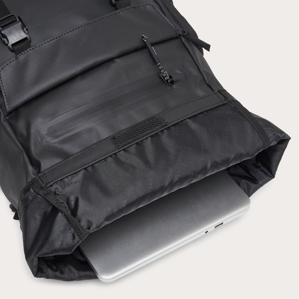 Oakley Road Trip Terrain 25L Rc Pack blackout