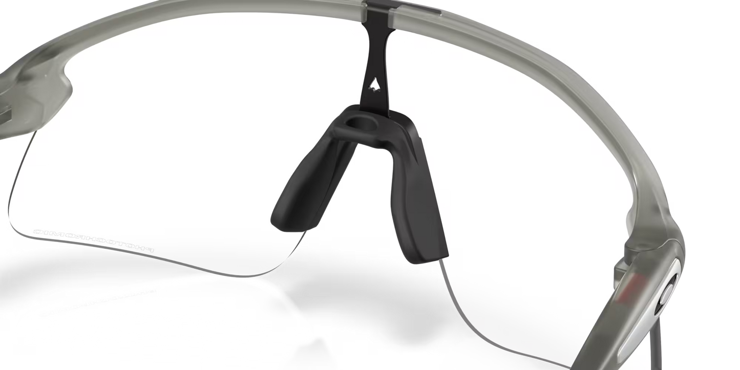 Oakley Stunt S clear to black iridium photochromic Lenses, matte grey ink Frame