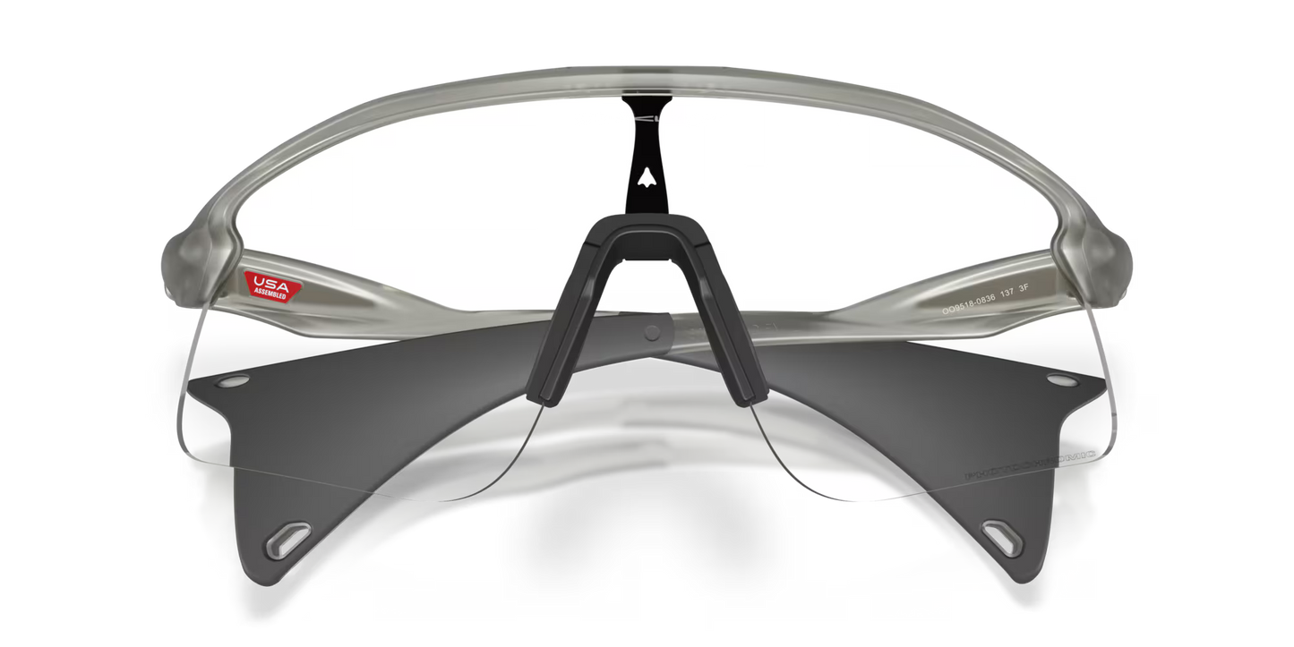 Oakley Stunt S clear to black iridium photochromic Lenses, matte grey ink Frame