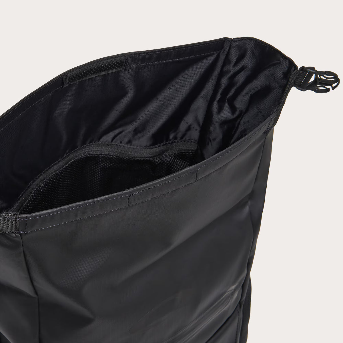 Oakley Road Trip Terrain 25L Rc Pack blackout